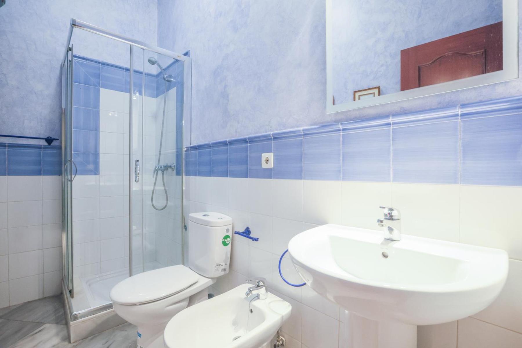 Galindo Center Premium Suites, Free Parking Севилья Экстерьер фото